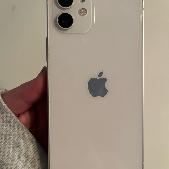White IPhone 12 - Picture 12 of 12